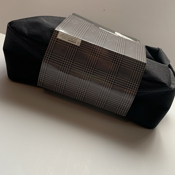 American Exchange Men Toiletry Bag Set with 2 Reusable Masks and Card Holder - Picture 6 of 8